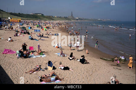 People on Long Sands Beach, Tynemouth, as they enjoy the sunshine on the late August bank holiday. Stock Photo