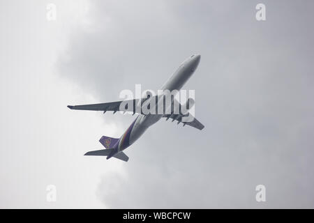 Bangkok, Thailand - August 22, 2019 : A man solving Rubik's cube 4x4 Stock  Photo - Alamy