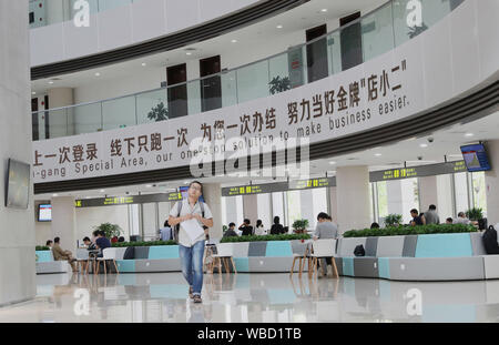 (190826) -- BEIJING, Aug. 26, 2019 (Xinhua) -- Photo taken on Aug. 20, 2019 shows an interior view of an administrative service center at the Lingang area of the China (Shanghai) Pilot Free Trade Zone in east China's Shanghai. (Xinhua/Fang Zhe) Stock Photo