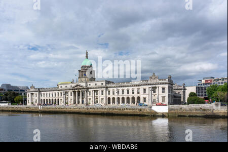 The Custom House on the north bank of the River Liffey, Dublin, Ireland. Designed by James Gandon, it opened in 1791. Stock Photo