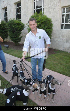 MIAMI BEACH, FL - OCTOBER 27: Actor Matt Damon makes a stop at Collins park for the Historic March For Change to turn Florida's 27 electoral votes blue for Democratic presidential nominee U.S. Sen. Barack Obama's (D-IL) .  On October 27, 2008 in Hollywood, Florida.   People:   Matt Damon Stock Photo