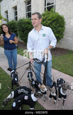 MIAMI BEACH, FL - OCTOBER 27: Actor Matt Damon makes a stop at Collins park for the Historic March For Change to turn Florida's 27 electoral votes blue for Democratic presidential nominee U.S. Sen. Barack Obama's (D-IL) .  On October 27, 2008 in Hollywood, Florida.   People:   Matt Damon Stock Photo