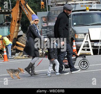 NEW YORK CITY - OCTOBER 16: Actors Naomi Watts and husband Liev Schreiber take a stroll with son Alexander Pete and their dog.  on October 16 2010 in New York City   People:  Naomi Watts Liev Schreiber Alexander Pete Stock Photo