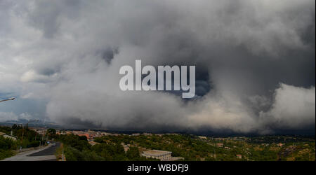 spectacular and disturbing shelf cloud Stock Photo