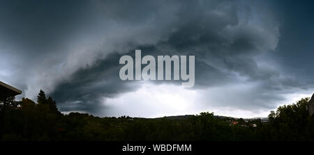 spectacular and disturbing shelf cloud Stock Photo