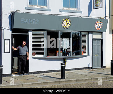 Man in doorway of Bar 83, Princes Quay, Hull, East Yorkshire, England UK Stock Photo