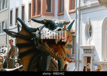 Worms, Germany. 25th August 2019. A dragon's head, the dragon is a symbol for the city of Worms, is pictured on a float. The first highlight of the 2019 Backfischfest was the big parade through the city of Worms with over 70 groups and floats. Community groups, music groups and businesses from Worms and further afield took part. Stock Photo