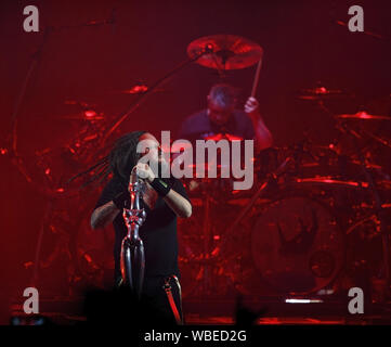 August 25, 2019, Englewood, Colorado, U.S: Korn Lead Singer JONATHAN DAVIS performs Sunday night at the Pepsi Center in Denver,CO  (Credit Image: © Hector Acevedo/ZUMA Wire) Stock Photo