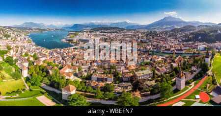 Historic city center of Lucerne with famous Chapel Bridge and lake Lucerne (Vierwaldstattersee), Canton of Luzern, Switzerland Stock Photo