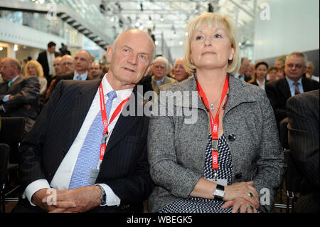 Ingolstadt. 7th May, 2008. Ferdinand PIECH died at the age of 82 years. Archive photo: Prof.Dr. Ing. Ferdinand K.PIECH with wife Ursula. Audi Annual General Meeting on May 7, 2008 in Ingolstadt.Automobilwirtschaft. | usage worldwide Credit: dpa/Alamy Live News Stock Photo