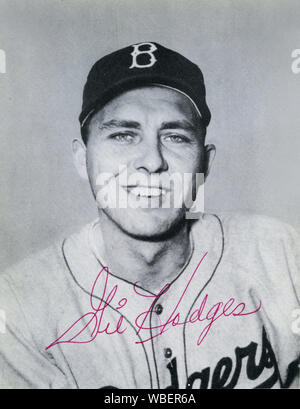 Los Angeles Dodgers Gil Hodges Signed Trading Cards, Collectible