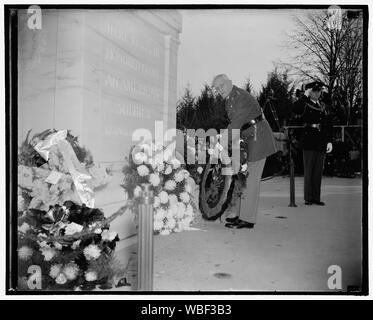 Gen. Pershing pays homage to Unknown Soldier. Washington, D.C., Nov. 11. General John J. Pershing, Commander of the American Forces during the World War, places a wreath on the Tomb of the Unknown Soldier in Arlington National Cemetery to observe the 20th anniversary of the signing of the Armistice, 11/11/38 Abstract/medium: 1 negative : glass ; 4 x 5 in. or smaller Stock Photo