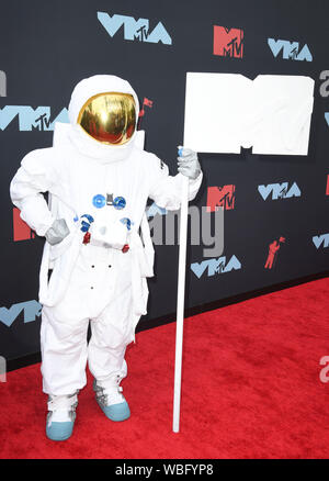Newark, USA. 26th Aug, 2019. NEWARK, NJ - AUG 26: MTV Moon Man attends the 2019 MTV Video Music Awards at Prudential Center on August 26, 2019 in Newark, New Jersey. Credit: MediaPunch Inc/Alamy Live News Stock Photo