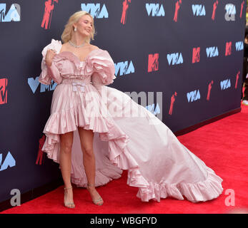 Zara Larsson attends the 2019 MTV Video Music Awards at Prudential ...