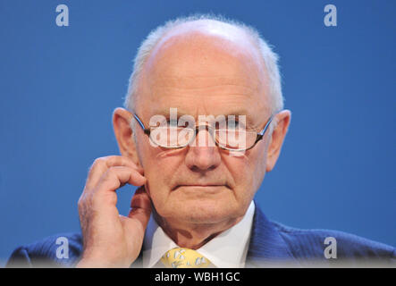 FILED - 01 April 2010, Bavaria, Munich: Ferdinand Piech, former Chairman of the Supervisory Board of Volkswagen AG, admitted to MAN's Annual General Meeting. The long-standing VW CEO and supervisory board chairman is dead. He died at the age of 82, as was confirmed to the Deutsche Presse-Agentur from well-informed circles. First the 'Bild' newspaper had reported about it. Photo: Andreas Gebert/dpa Stock Photo