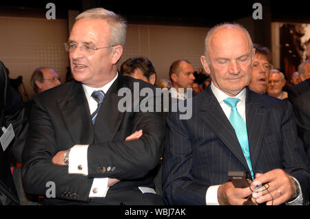Ferdinand PIECH died at the age of 82 years. Archive photo; Prof. Dr. MArtin WINTERKORN, Chairman of the Management Board Volkswagen AG with Dr. Ing. Ferdinand PIECH (right), Chairman of the Supervisory Board Volkswagen AG. Festivities Audi Brussels on 30.05.2007 in the Automotive Park in Brussels/Belgium. | usage worldwide Stock Photo