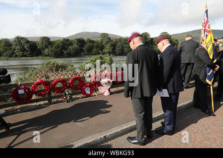 Representatives of the 2nd Battalion, Parachute Regiment place commemorative wreathes as part of an inter-denominational prayer service is held at Narrow Water close to Warrenpoint in Co Down to mark the 40th anniversary of the death of 18 soldiers on August 27, 1979. Stock Photo
