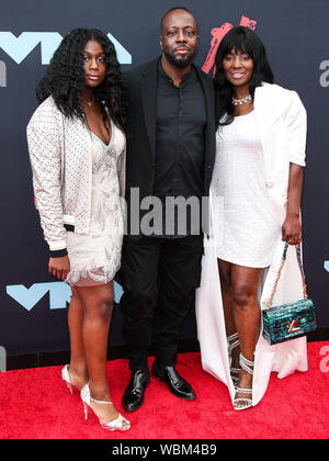 Newark, United States. 26th Aug, 2019. NEWARK, NEW JERSEY, USA - AUGUST 26: Angelina Claudinelle Jean, Wyclef Jean and Claudinette Jean arrive at the 2019 MTV Video Music Awards held at the Prudential Center on August 26, 2019 in Newark, New Jersey, United States. Credit: Image Press Agency/Alamy Live News Stock Photo