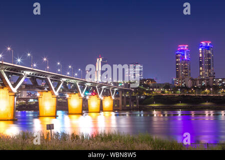 cheongdam bridge or cheongdamdaegyo is han river  at night in Seoul, South Korea. Stock Photo