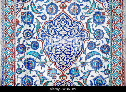 Detail of a wonderful pattern made in Iznik tiles on the exterior of the historic tomb of Sultan Murad III built in 1599.  On public display Stock Photo