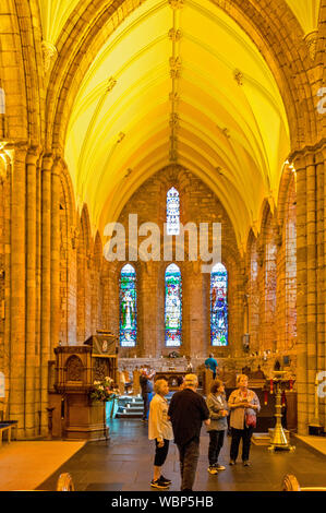 DORNOCH SUTHERLAND SCOTLAND DORNOCH CATHEDRAL INTERIOR WITH TOURISTS INSIDE THE BUILDING Stock Photo