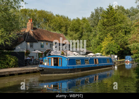 The Globe Inn, Grand Union Canal, Leighton Buzzard, Bedfordshire, England Stock Photo