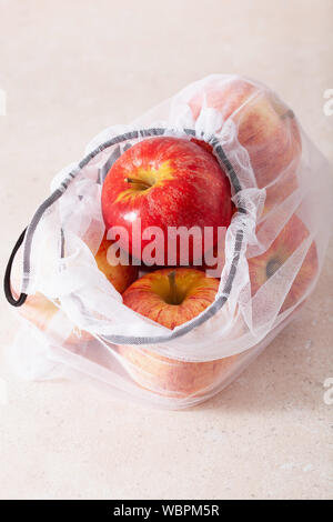 apples in reusable mesh nylon bag, plastic free zero waste concept Stock Photo