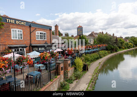 The Boat pub by the Grand Union Canal, Berkhamsted, Hertfordshire, Britain Stock Photo