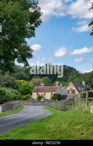 Cotswold stone houses in the village of Overbury, Cotswolds, Worcestershire, England Stock Photo