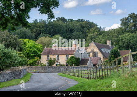 Cotswold stone houses in the village of Overbury, Cotswolds, Worcestershire, England Stock Photo