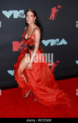 Newark, NJ, USA. 26th Aug, 2019. Halsey at the 2019 MTV VMAs at Prudential Center in Newark, New Jersey. on August 26, 2019. Credit: Dc/Media Punch/Alamy Live News Stock Photo