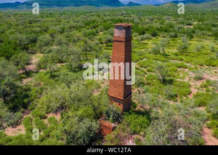 Aerial view of chimney or chacuaco of the sugar mill in El Gavilan Sonora. It is located around the country walk and ranch called El Gavilan, it is part of the Sonora River basin as it passes through the municipality of Hermosillo, Sonora Mexico. Sonora Desert. Sugar. old construction. Architect brick, landscape, rural, travel, (© Photo: LuisGutierrez / NortePhoto.com) Vista aerea de chimenea o chacuaco del ingenio azucarero en El Gavilan Sonora. Se encuentra en los alrededores del paseo campestre y rancho llamado el Gavilan, forma parte de la cuenca del Rio Sonora a su paso por el municipio d Stock Photo