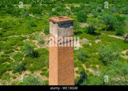 Aerial view of chimney or chacuaco of the sugar mill in El Gavilan Sonora. It is located around the country walk and ranch called El Gavilan, it is part of the Sonora River basin as it passes through the municipality of Hermosillo, Sonora Mexico. Sonora Desert. Sugar. old construction. Architect brick, landscape, rural, travel, (© Photo: LuisGutierrez / NortePhoto.com) Vista aerea de chimenea o chacuaco del ingenio azucarero en El Gavilan Sonora. Se encuentra en los alrededores del paseo campestre y rancho llamado el Gavilan, forma parte de la cuenca del Rio Sonora a su paso por el municipio d Stock Photo