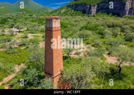 Aerial view of chimney or chacuaco of the sugar mill in El Gavilan Sonora. It is located around the country walk and ranch called El Gavilan, it is part of the Sonora River basin as it passes through the municipality of Hermosillo, Sonora Mexico. Sonora Desert. Sugar. old construction. Architect brick, landscape, rural, travel, (© Photo: LuisGutierrez / NortePhoto.com) Vista aerea de chimenea o chacuaco del ingenio azucarero en El Gavilan Sonora. Se encuentra en los alrededores del paseo campestre y rancho llamado el Gavilan, forma parte de la cuenca del Rio Sonora a su paso por el municipio d Stock Photo