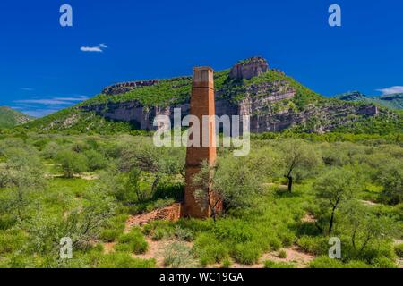 Aerial view of chimney or chacuaco of the sugar mill in El Gavilan Sonora. It is located around the country walk and ranch called El Gavilan, it is part of the Sonora River basin as it passes through the municipality of Hermosillo, Sonora Mexico. Sonora Desert. Sugar. old construction. Architect brick, landscape, rural, travel, (© Photo: LuisGutierrez / NortePhoto.com) Vista aerea de chimenea o chacuaco del ingenio azucarero en El Gavilan Sonora. Se encuentra en los alrededores del paseo campestre y rancho llamado el Gavilan, forma parte de la cuenca del Rio Sonora a su paso por el municipio d Stock Photo