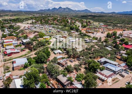 Aerial view of the town, Esqueda, Sonora, Mexico. The community was founded in 1900 as a railway station by the leader of the revolutionary movement, Enrique Esqueda Orosco. Esqueda is a town in the Borders municipality located in the north of the Mexican state of Sonora, in the Sierra Madre Occidental region. (© Photo: LuisGutierrez / NortePhoto.com)  Vista aerea del pueblo, Esqueda, Sonora, Mexico. La comunidad fue fundado en el año de 1900 como una estación de ferrocarril por el caudillo del movimiento revolucionario, Enrique Esqueda Orosco. Esqueda es un pueblo del municipio de Fronteras u Stock Photo