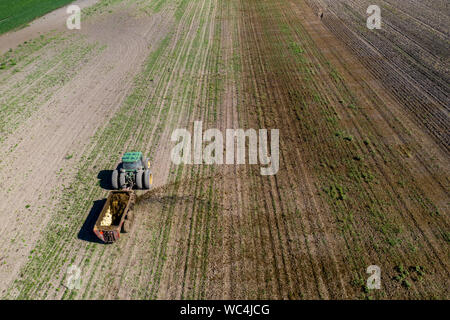 Three Oaks, Michigan - Dairy farmer Howard Payne spreads manure on a field as fertilizer. Stock Photo