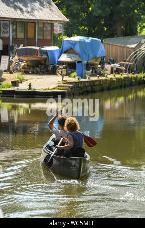 BATH, ENGLAND - JULY 2019: People paddling a canoe on the Somerset Coal Canal near the city of Bath Stock Photo