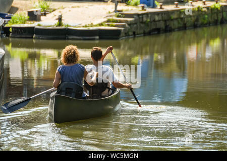 BATH, ENGLAND - JULY 2019: People paddling a canoe on the Somerset Coal Canal near the city of Bath Stock Photo