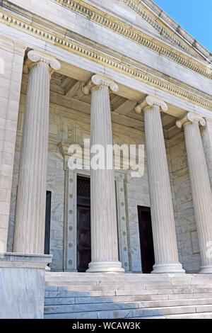 The stately south entrance portico with its iconic columns was the original entrance to the Cleveland Museum of Art in Cleveland, Ohio, USA. Stock Photo