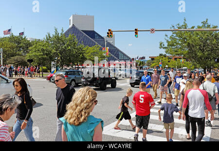 Summer tourists make their way along East 9th Street in downtown Cleveland, Ohio on their way to and from Lake Erie shore attrations. Stock Photo