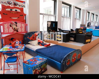 New York, USA. 22nd Aug, 2019. Cribs are displayed at a showroom of Delta Children in New York, the United States, Aug. 22, 2019. Credit: Zhang Mocheng/Xinhua/Alamy Live News Stock Photo