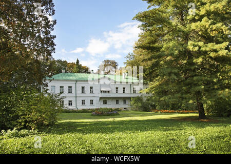 Yasnaya Polyana - Bright Glade homestead. House of Leo Tolstoy. Tula oblast. Russia Stock Photo