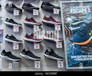 Espectador Feudal Querido Under armour trainers shoes hi-res stock photography and images - Alamy