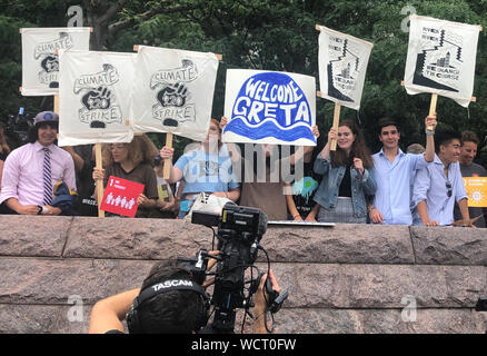 New York, USA. 28th Aug, 2019. Young people hold signs to greet Greta Thunberg, the 16-year-old Swedish climate activist, before she enters the port of New York on board the Malizia II ocean-going yacht. Credit: Benno Schwinghammer/dpa/Alamy Live News Stock Photo