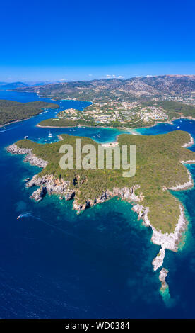 Aerial view of iconic paradise sandy beaches with turquoise sea in complex islands of Agios Nikolaos and Mourtos in Sivota area, Epirus, Greece Stock Photo