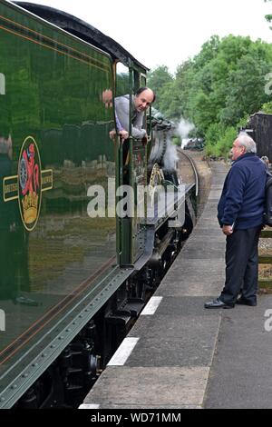 Steam engine 7903, Foremarke Hall on the GWR line near Toddington ...