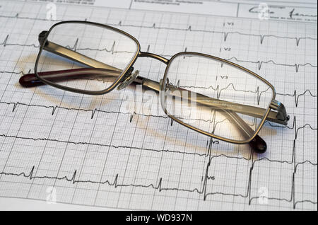 eyeglasses on Electrocardiogram (EKG) heartbeat graph Stock Photo