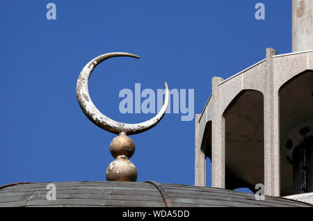 A crescent moon on top of the dome of the London Central Mosque, Regent's Park, London. Stock Photo