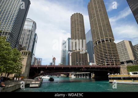 view of chicago river and state street bridge and marina city chicago illinois united states of america also known as the bataan-corregidor memorial b Stock Photo